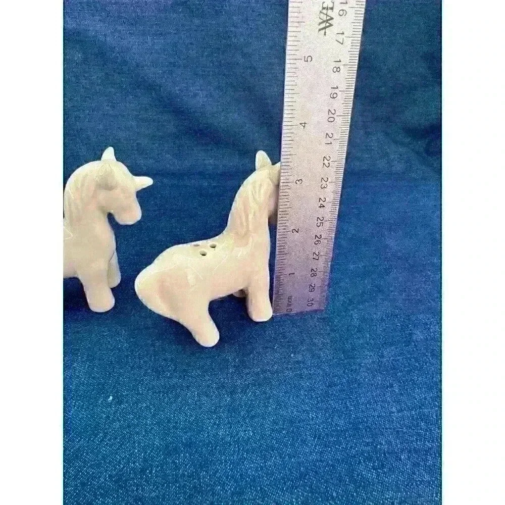 NIB Whimsical Cupboard Unicorn Salt Pepper Shakers Rose Pink Kitchen‎